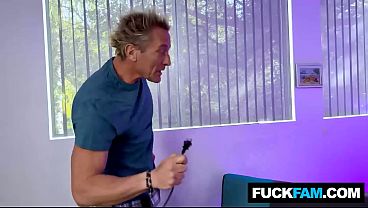 Download Video - WTF Tiny Gamer Freeused Aria Banks&comma; Clarke Kent