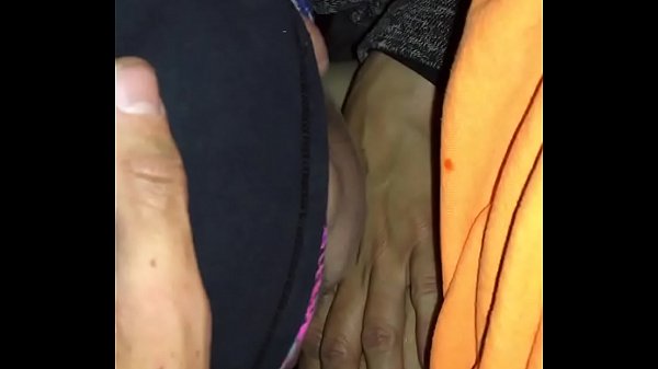 thumb on the clock head