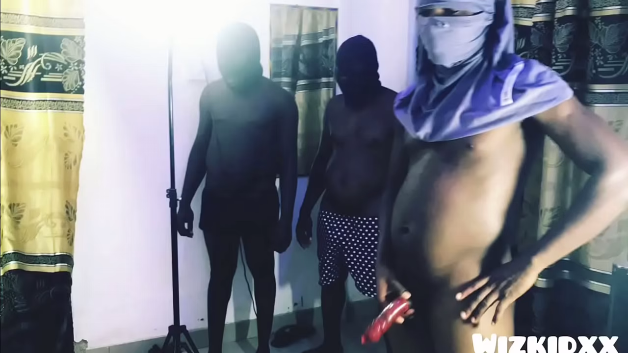 Recopilación de corridas internas y tríos próximamente
                      lesbian amateur muchos negros