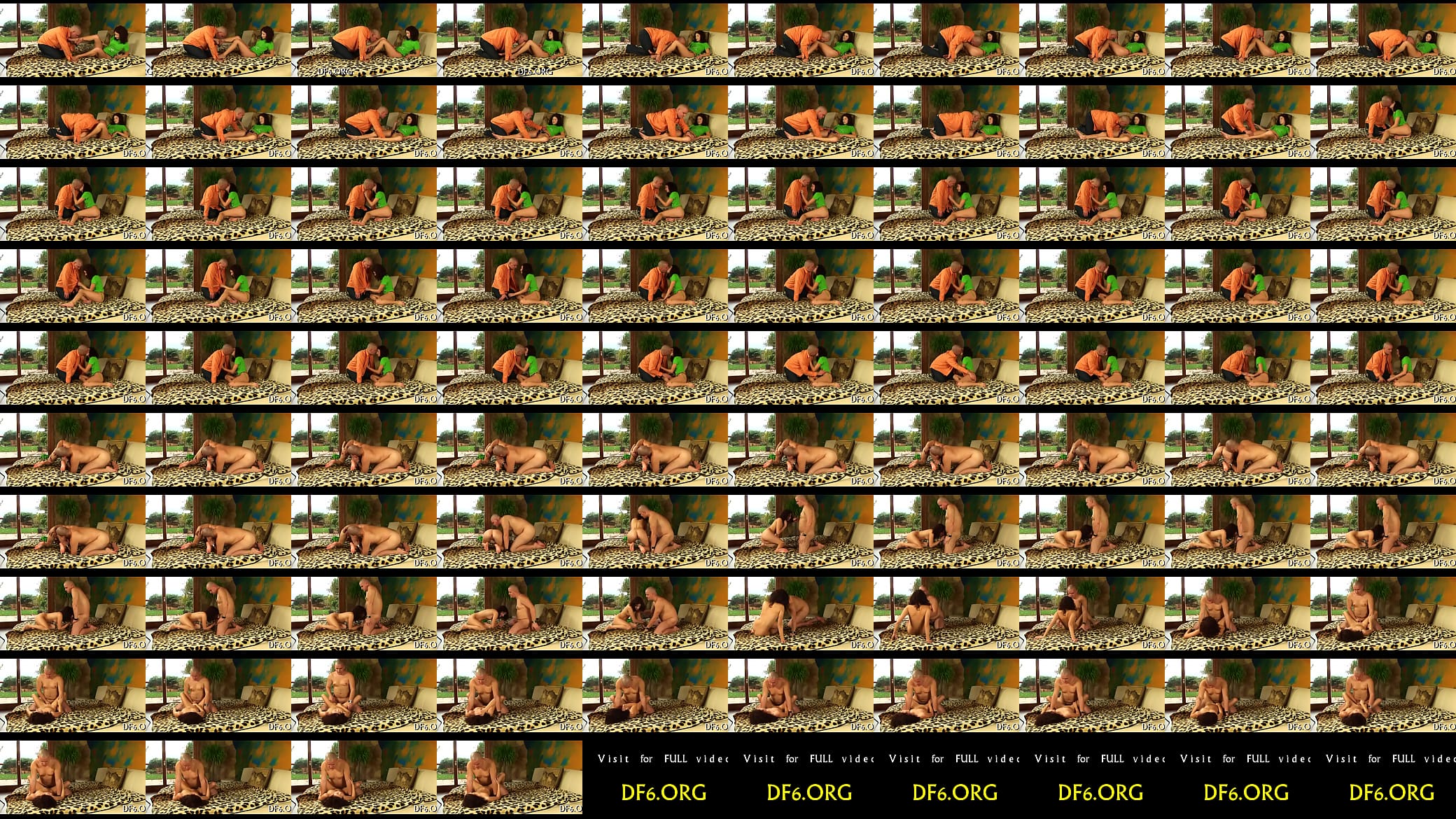 Virgin playing for the web camera 预览图