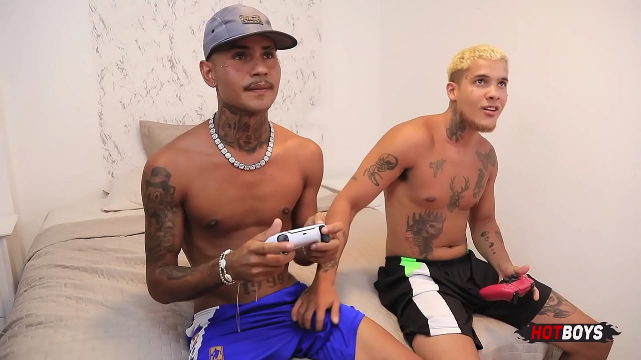 Chupando a mi amiga despues de perder en el videojuego
                    anal tattoo amateur voyeur gay cream monster cock long cock raw gay muchos negros
