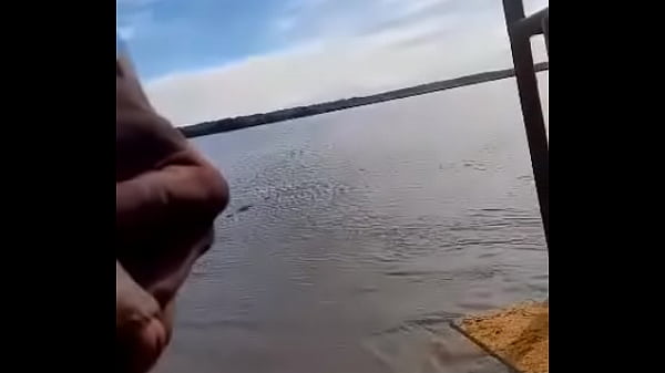 Hétéro Chacal Et Voyou En Train D'uriner