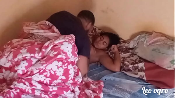 Download Video - Leo ogro Deixando cu arrombadinho pro corno ver - Myllena Rios&colon;