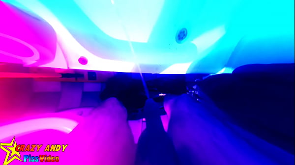 Träumst Du oder pinkelst Du wirklich in die Dus...