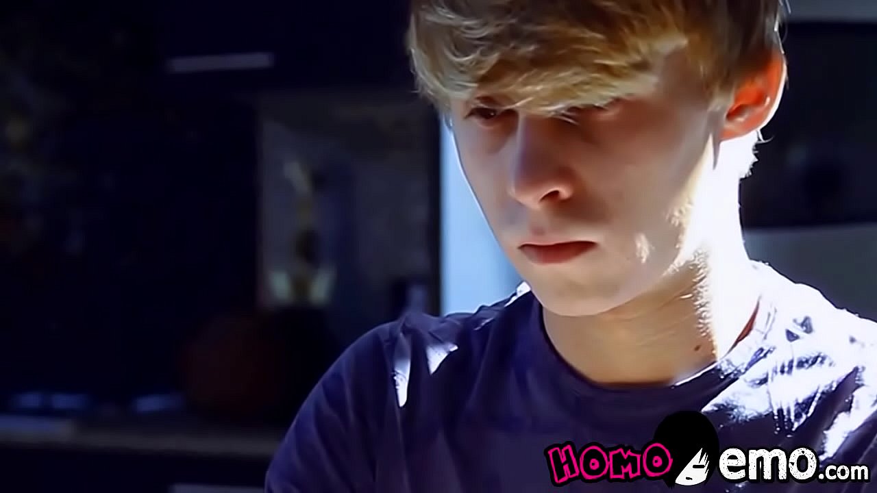 Jock se folla a un chico emo delgado y estrecho en una sesión anal hardcore
                    anal cumshot blowjob masturbation 69 gay blond twink rimming big cock big dick emo gay sex homoemo young men hardcore gay cameron greenway tori andrews muchos negros