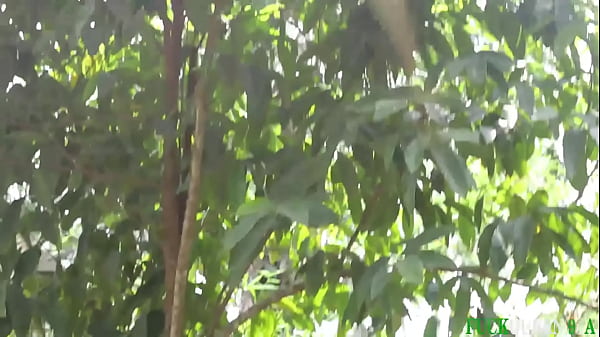 A village slay queen got fucked by the prince in the bush
