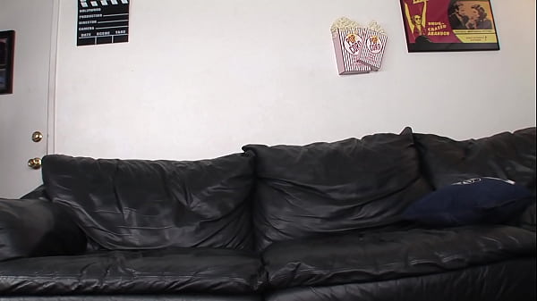 PillowGirls - Non-sober friends do an experiment and end up coming.