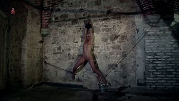 Hanging at the wall with her legs spread wide apart the female prisoner is made hot by lashes (preview)