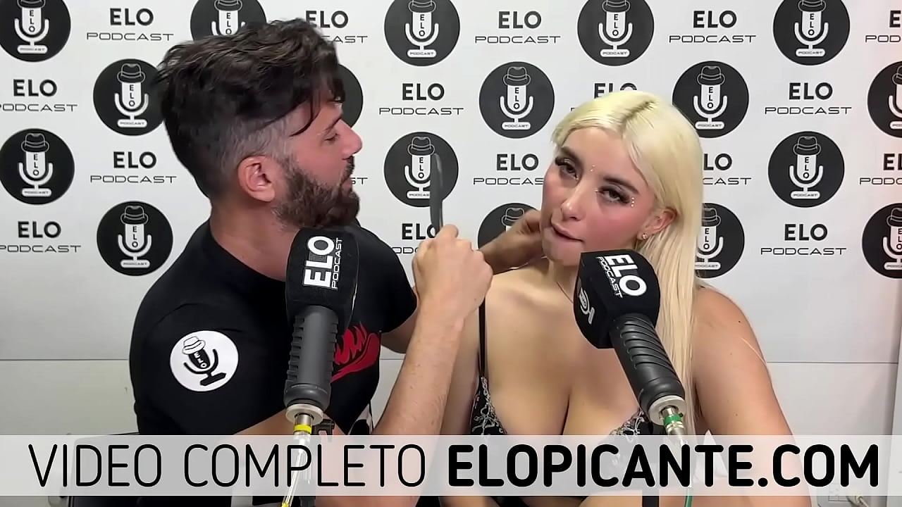 ELO PODCAST LE PEGA CON LA PALETA A LORE SOFIA
                    chilena elo picante elo podcast cuarto picante lore sofia chilenas jovencitas muchos negros