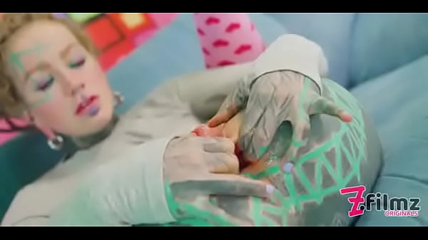 uuf this makes me SO HARD! ??Tattooed hottie Anuskatzz filling her Anal Hole