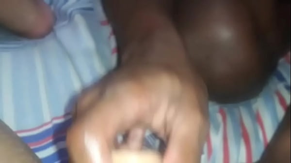 Download Video - CASADA GOZANDO COM O NEG&Atilde;O&period; VIBRADOR DENTRO DA BUCETA