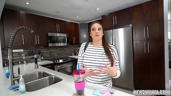 Melanie Hicks shows Danny Steele her best blowjob ever
