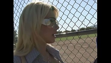 カイリー・リースはレズビアンの若い女性ハンターです