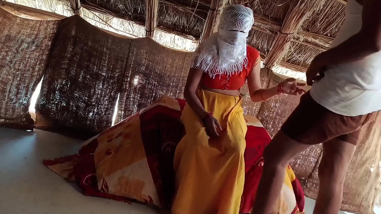 Outdoor aunty and young tamil guy fucking 18 year old desi