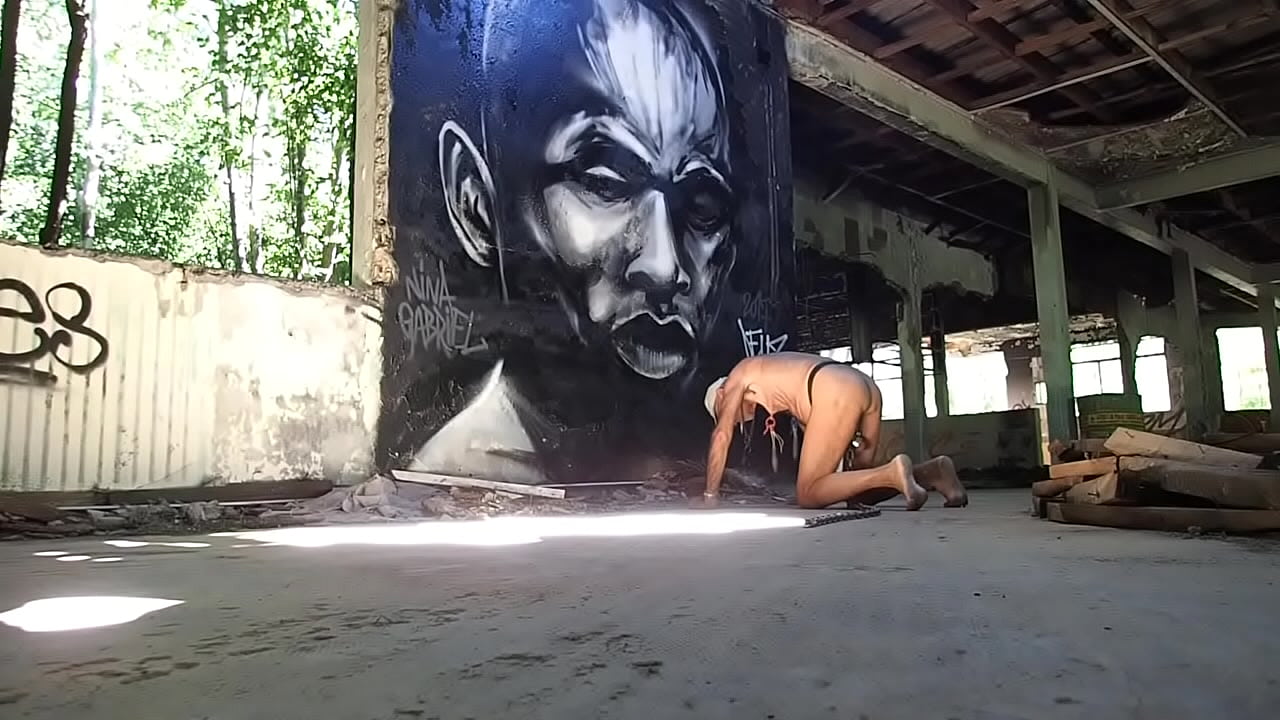 bdsm solo en cobertizo público abandonado
                   nipples bdsm clamps cbt weight hard games muchos negros