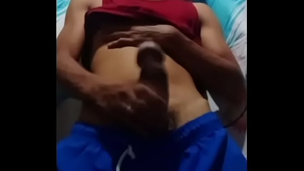 Un Garçon Mignon S'est Filmé En Train De Secouer Sa Bite