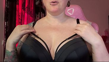 柔らかいおっぱいを愛撫するエッジング