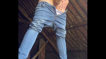 I walked through an abandoned place and couldn't help but touch myself.