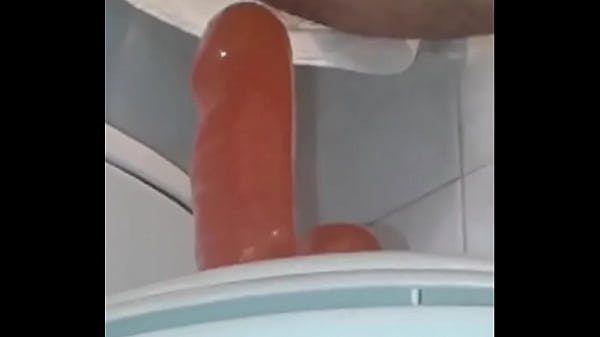 Utilizando mi dildo bien lubricado