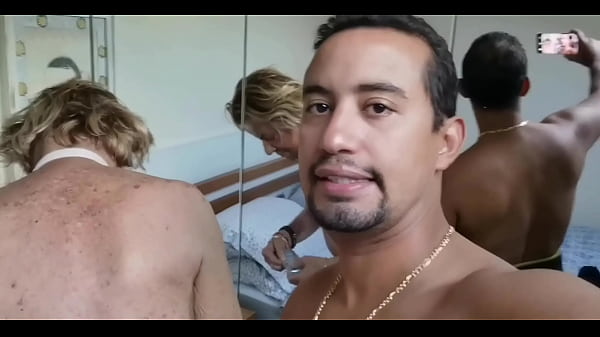 Coroa gostoso demais que sabe dar um trato numa...