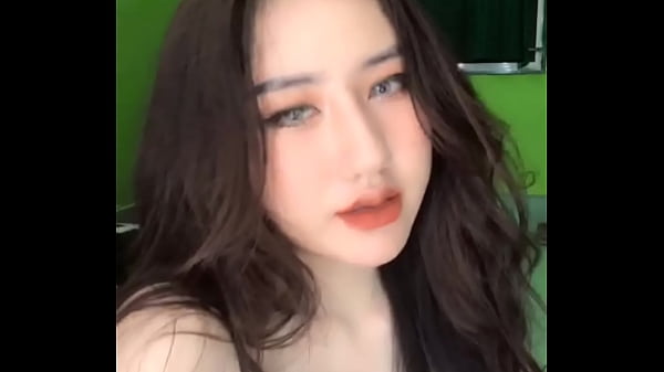 Bigo Live - Alice Meo shows white breasts