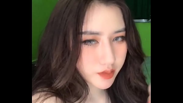 Bigo Live - Alice Meo shows white breasts