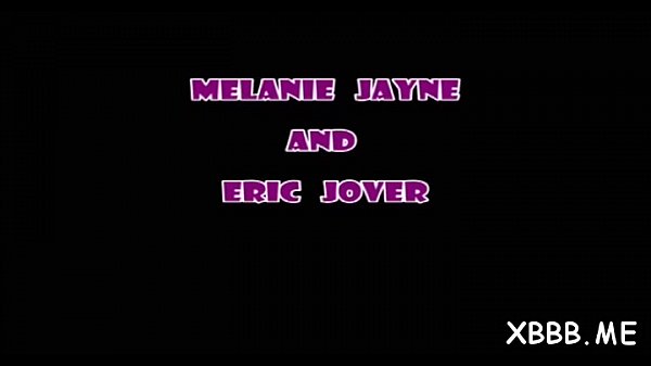 Cette jeune coquine de fait baiser dans un club échangiste.