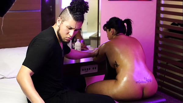 Nicoly Mattos moans like a little slut and squirts honey all over the bed with the most delicious massage ever