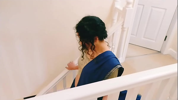 Desi young bhabhi strips from saree to please y...