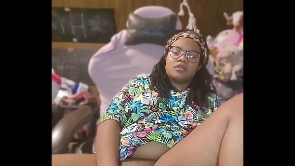 Download Video - Ebonybeary gets bored and starts to masturbate until she squirts all over her new thruster dildo from Lovense while she sits in a gamer Discord groupchat