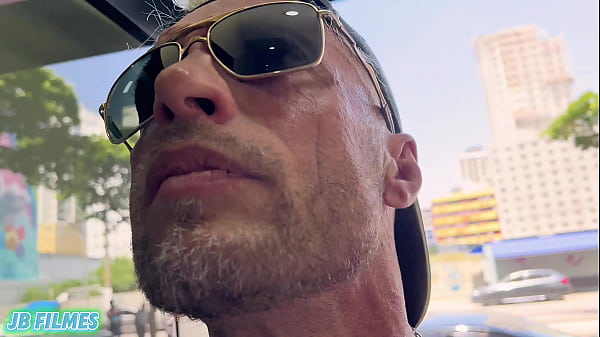 CAMAREIRA ATACA HOSPEDE COM UMA SURRA DE C&Uacute;