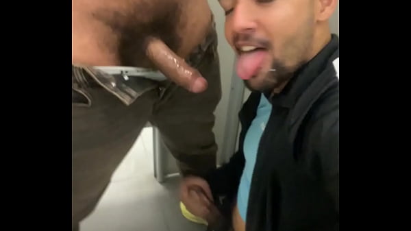 Meteu na minha minha boca, fodeu meu cu, gozou ...