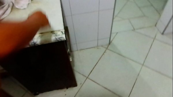 Download Video - Caiu no wats &excl;&excl;&excl; Caseira Peluda viciada em sexo na cozinha da patroa &excl;&excl;&excl; Casal de primos - Paty bumbum - El toro De Oro