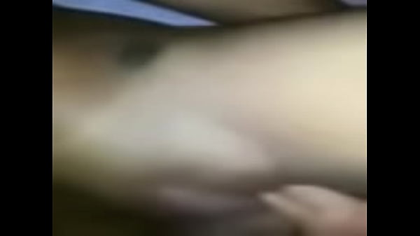 Girlfriend gets fingered by bf until she cums