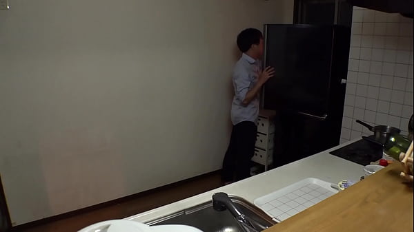 Without worrying about my eyes, I can not stand the body of my si*ter who is wandering around the house with a hailless appearance, and I immediately insert it and cum inside![Part 4]