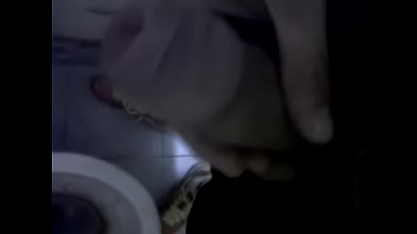 ARGENTINO CORDOBES SE HACE LA PAJA EN EL BAÑO D...