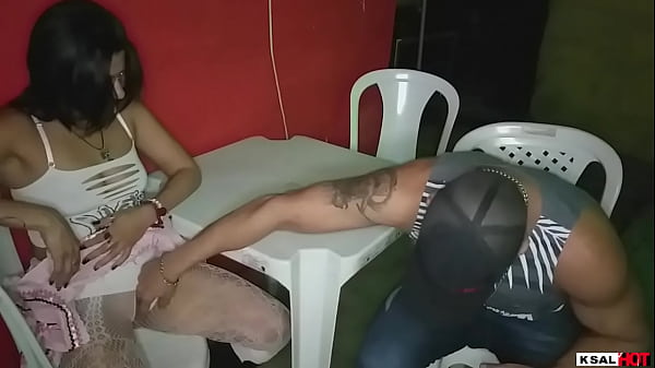 Download Video - Ksal Hot batendo um papo cheio de sacanagem&comma; acabou em foda e putaria no meio da Festa do Arraial