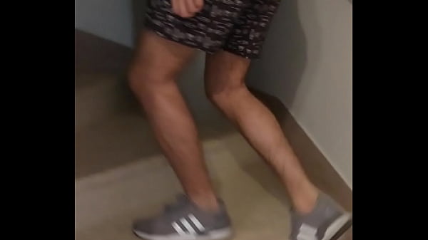 SEXO NA ESCADA DE EMERGÊNCIA