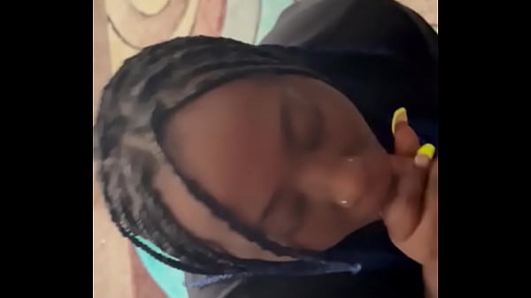 Une Milf Noire Suce Une Bite