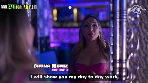 Hot blonde goes to a men's nightclub in the city of São Paulo to do a striptease