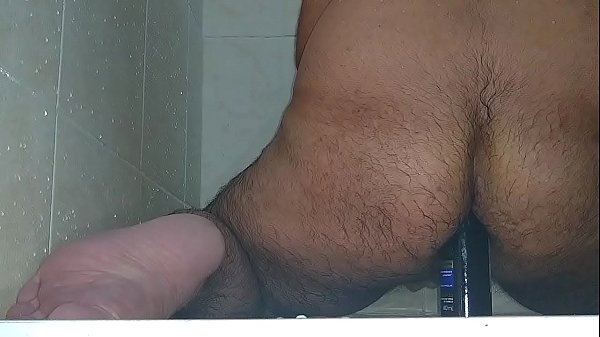 Download Video - Arrombando meu cu com frasco de shampoo