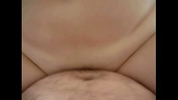 Dicke Freundin mit prallen Titten reitet Schwanz