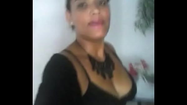 Download Video - Corno saiu com os amigos e deixou a esposa safada em casa puta gostosa