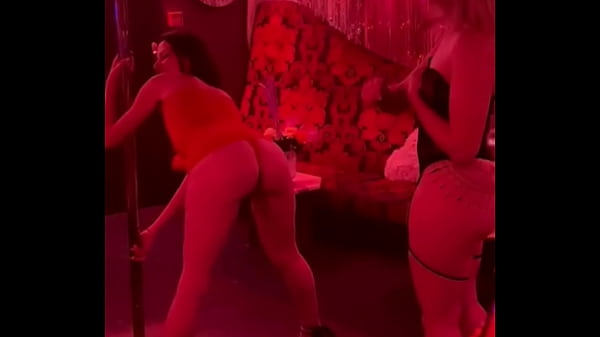 Alors ? Tu viens me la donner aussi ma fessée ? ?