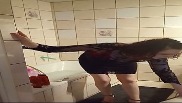 La petite coquine qui ce masturbe