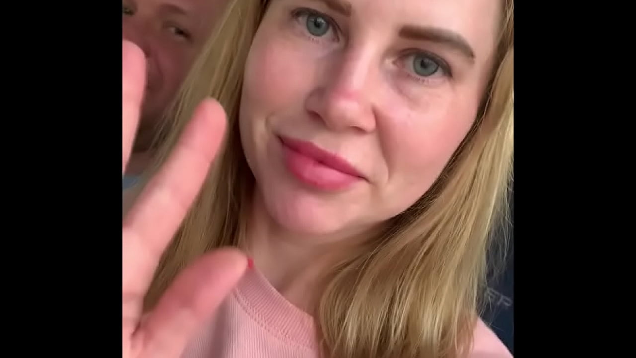 Casi me pillan masturbándose la polla del marido en el autobús... pero aún así se corre
                    cum sperm blonde milf handjob masturbation dick public cumming bus female hand male big dick bg jerk off natur jerking off tourists almost caught muchos negros