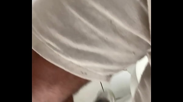 Putaria no banheiro p&uacute;blico na madruga.