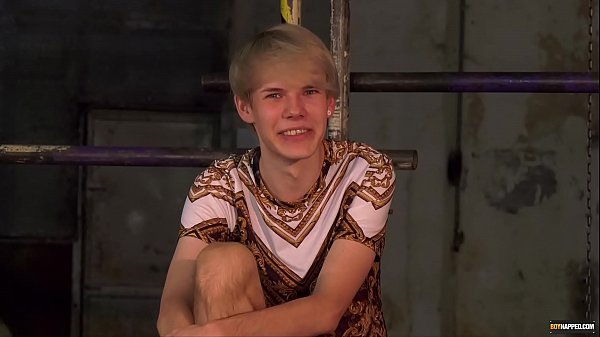 Download Video - Bondage enthusiast Sean Taylor stroking waxed twink cock