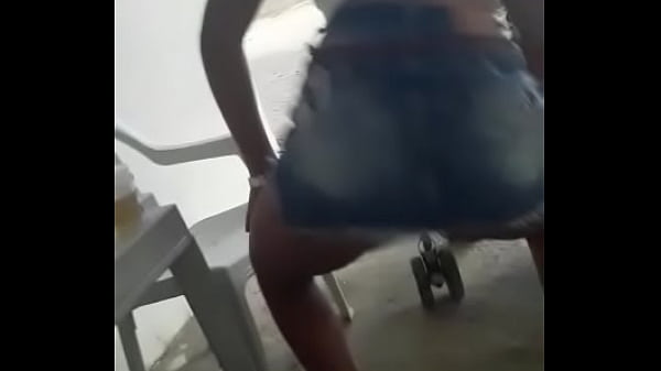 Novinha mostrando a raba