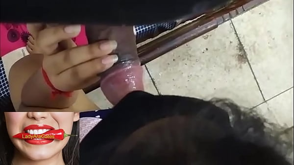 A Pris Ses Copines Dans Le Coin Et A Pressé Ses Seins Puis A Accepté